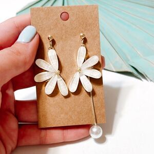 Flower pearl drop earrings S162